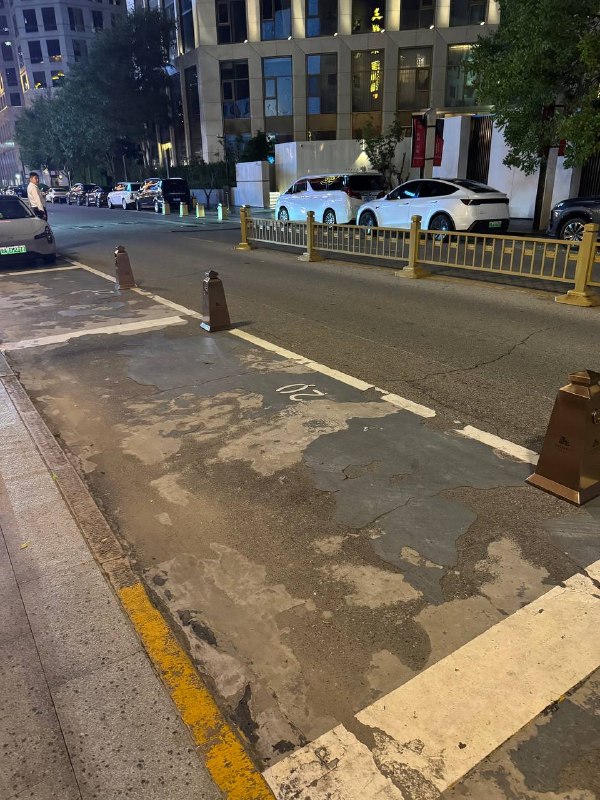 Beijing Parking Dispute Involves Municipal Space