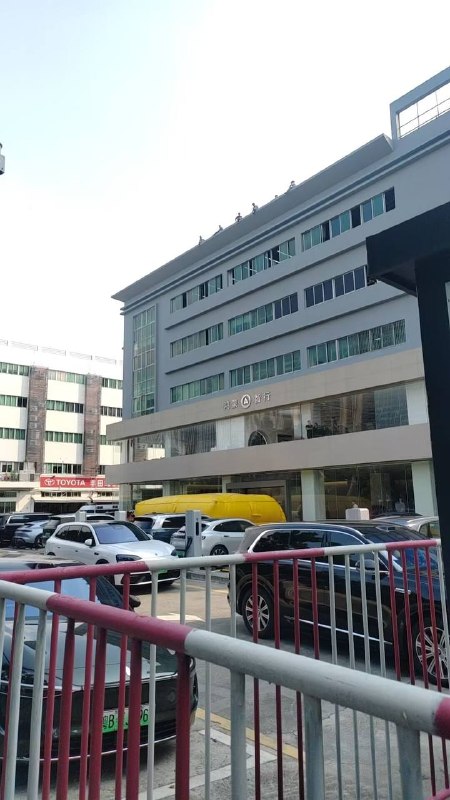 Post Claims Workers Jumped from Roof in Shenzhen