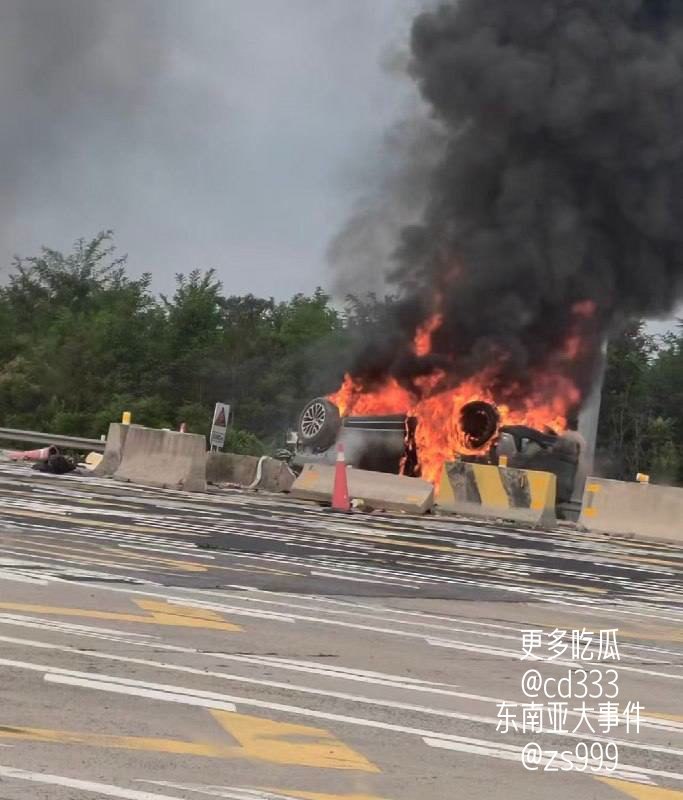 Nio Vehicle Catches Fire on Tianjin Rongwu Expressway