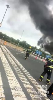 Nio Vehicle Catches Fire on Tianjin Rongwu Expressway