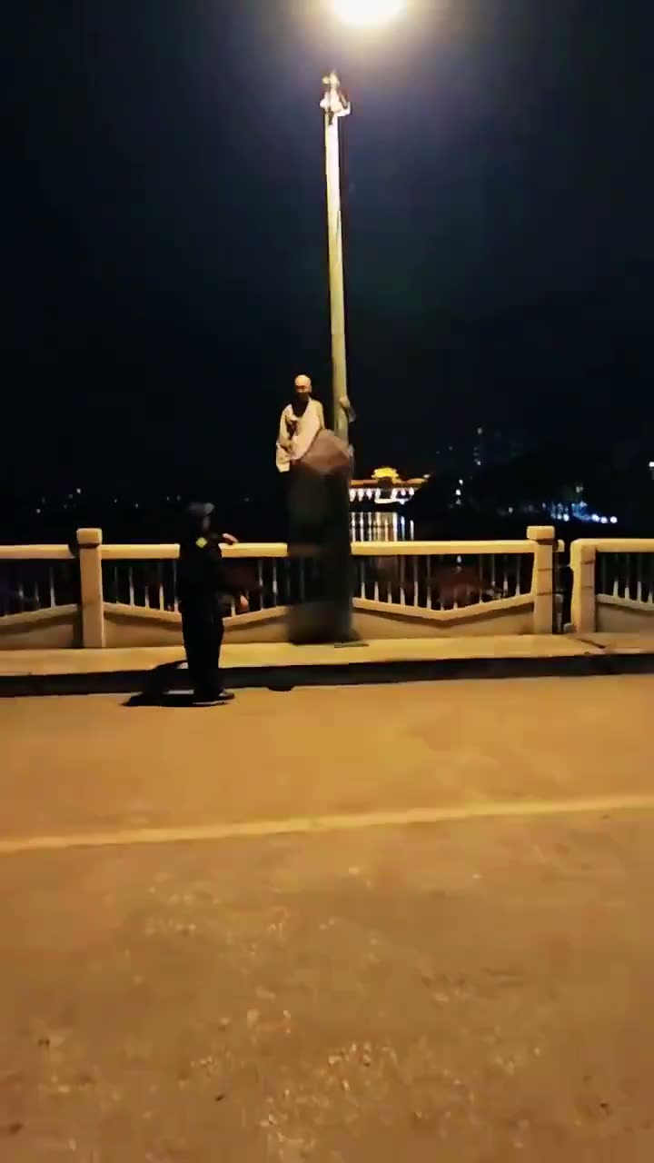 Guangdong Monk Dies After Jumping from Bridge