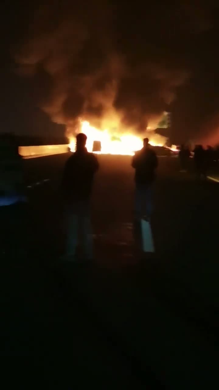 Multiple Vehicles Catch Fire in Xiangtan Expressway Crash