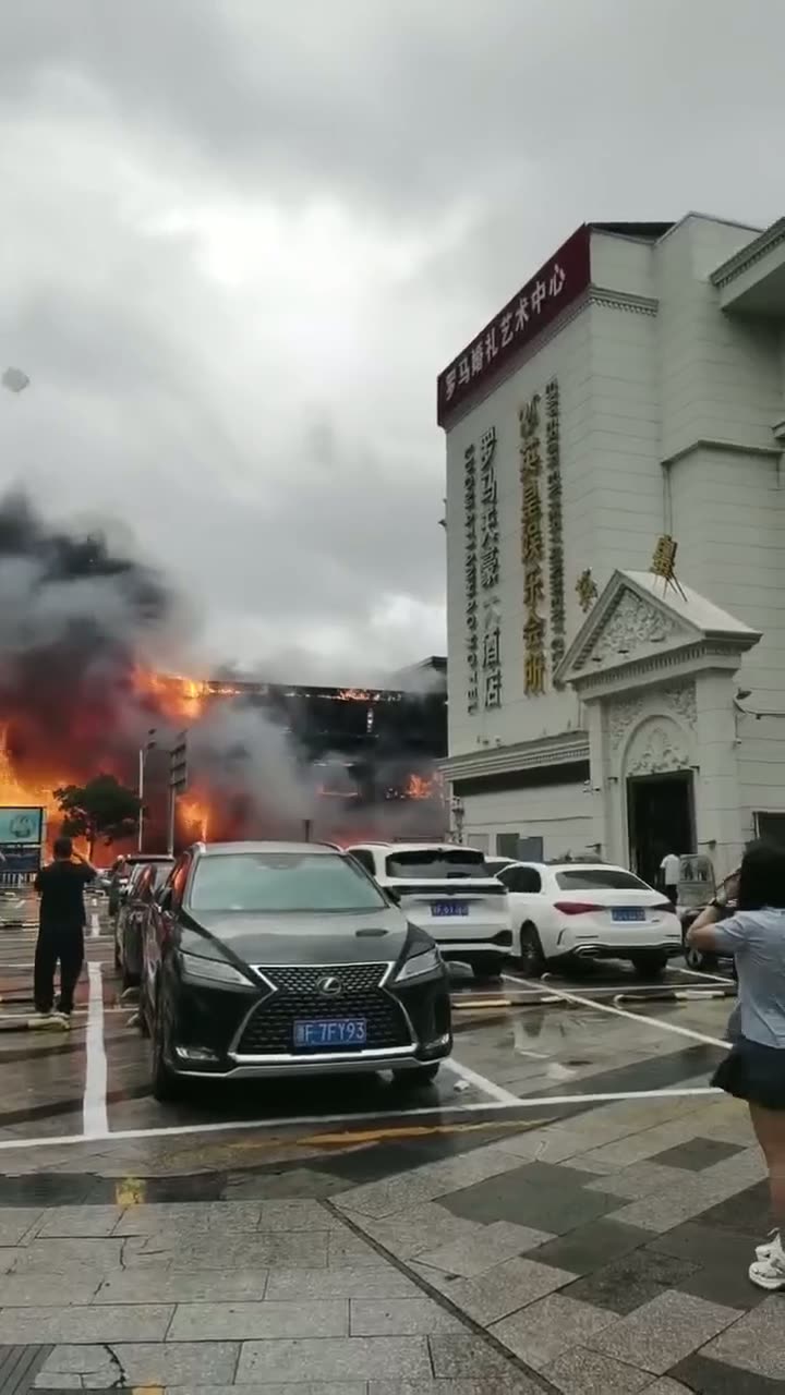 Post says vehicle fire sparked building blaze in Jiashan