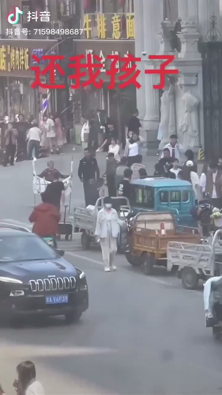 Hebei art student falls during sketching activity