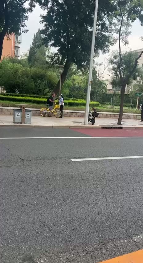 Post alleges elderly man assaulted police officer
