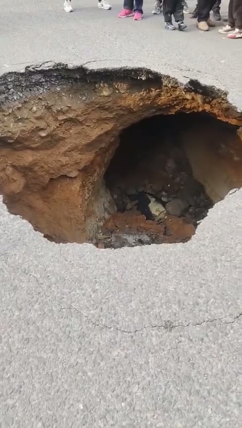 Road collapse in Guangze repaired
