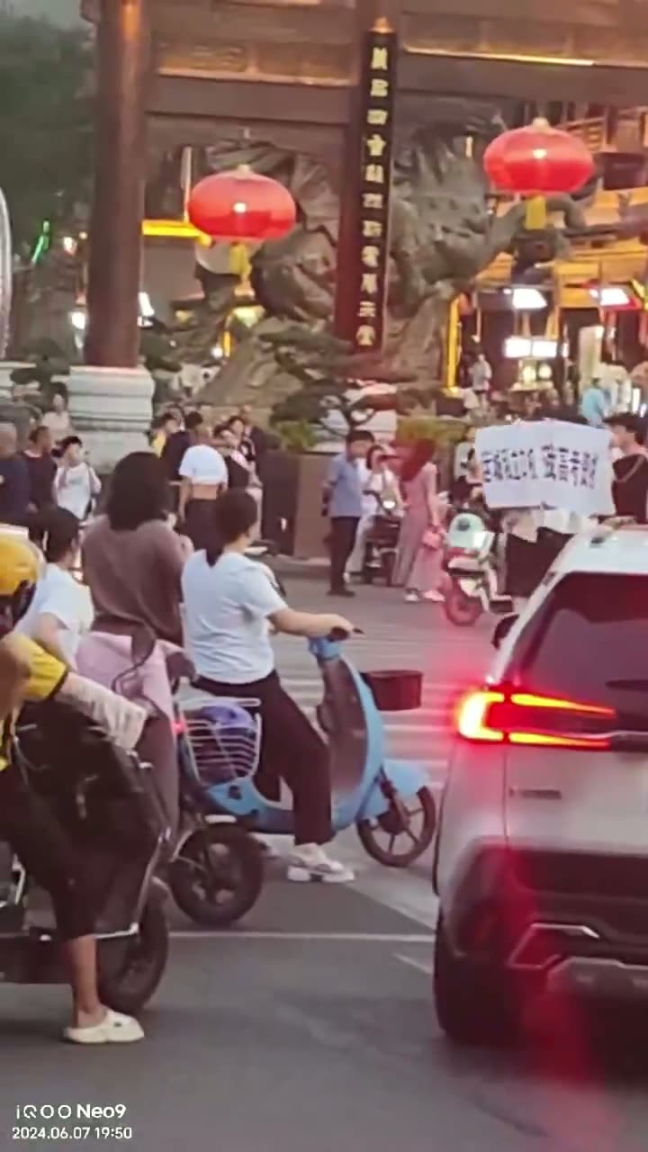 Yuncheng school students march for redress