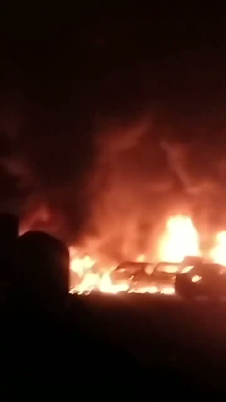 Multiple Vehicles Catch Fire in Xiangtan Expressway Crash
