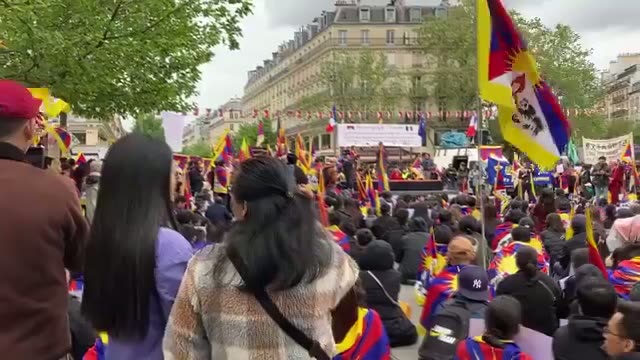 Xi Reportedly Faces Protest After Arriving in Paris