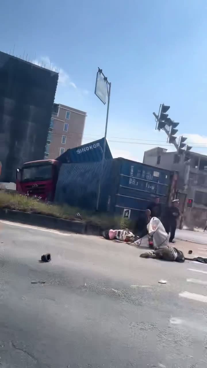 Post Warns Against Running Red Lights