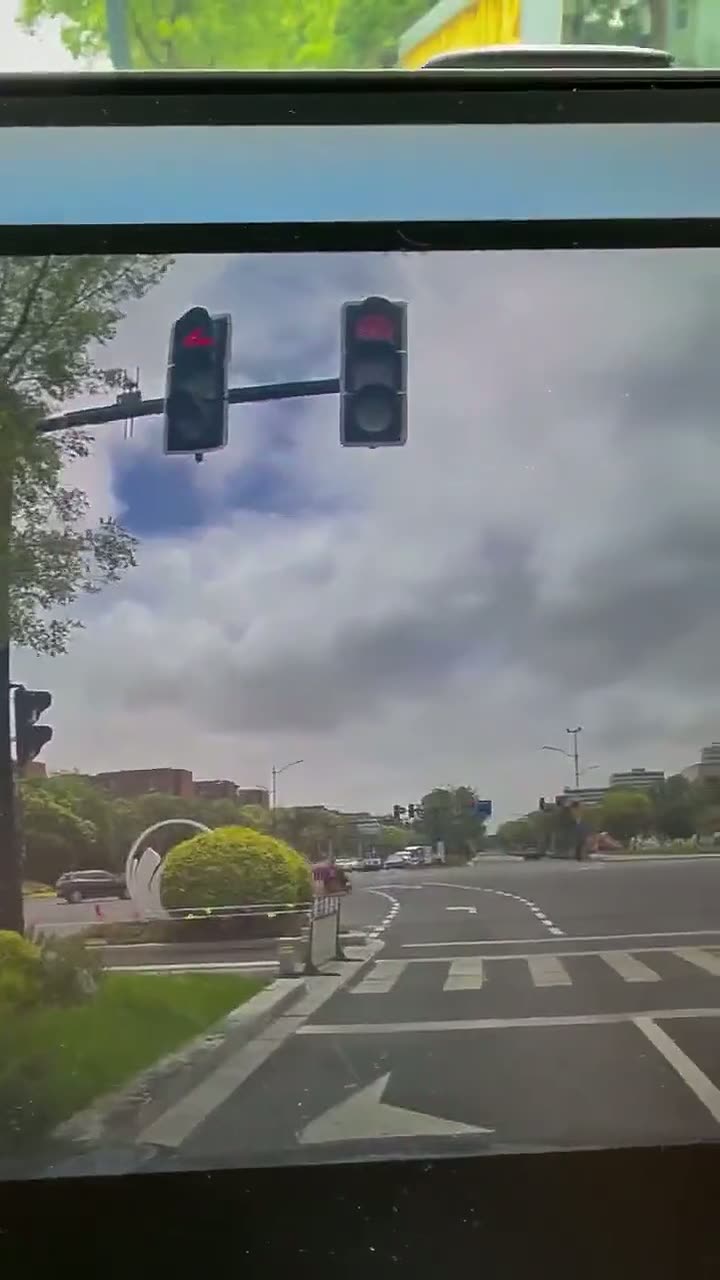 Crash Reportedly Involves Sam’s Delivery Worker in Lingang